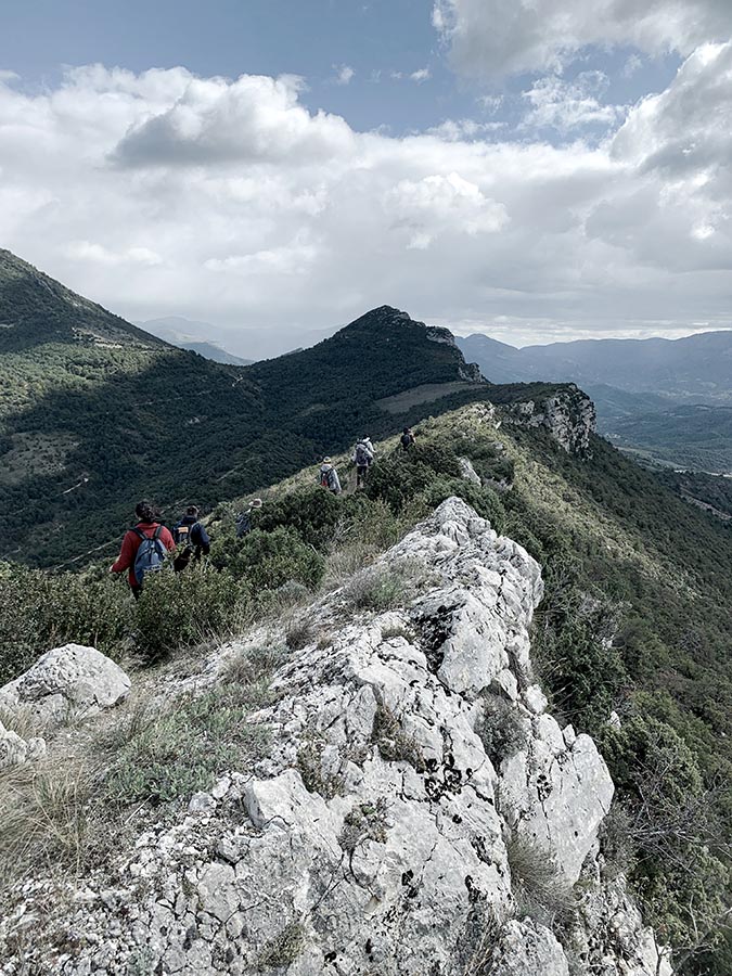 trekking sur les crêtes en drôme provençale pour le séjour énergétique et spirituel se relier au vivant de wacohe